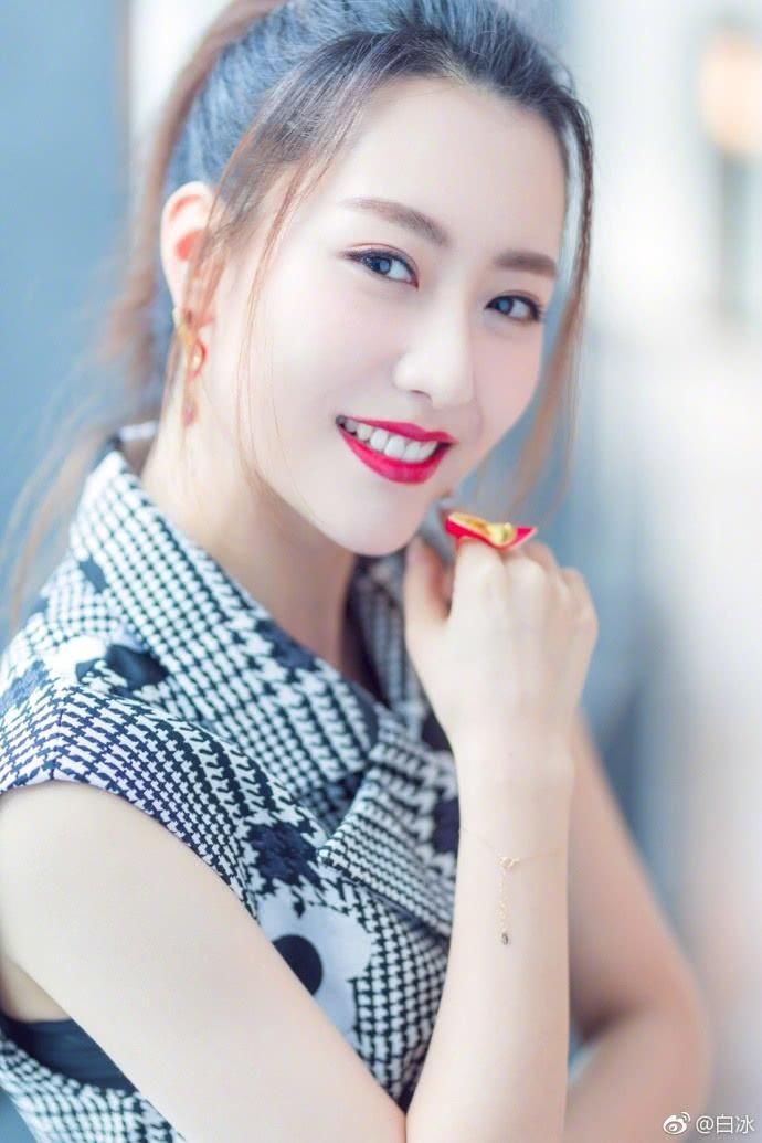 ky开元电竞-陈洁仪新单《月弯弯》上线 金曲导演操刀MV打造专属live(图3) KY开元集团官网