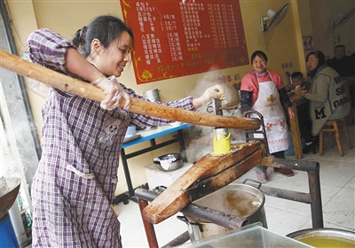 ky开元_方城县杨楼一中举行2019年开学典礼暨表彰大会:今日一中学子明日祖国栋梁(图2) ky开元电竞
